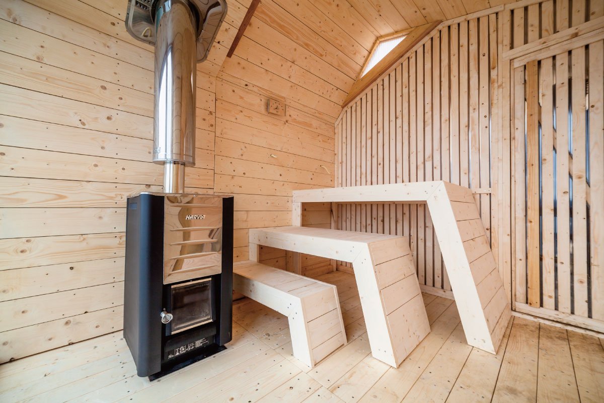サウナ小屋の室内